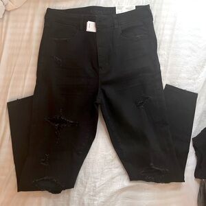 American Eagle NWT Distressed Skinny Jeans